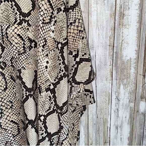 Jodifl Snake Print Oversized Blouse - Picture 3 of 5